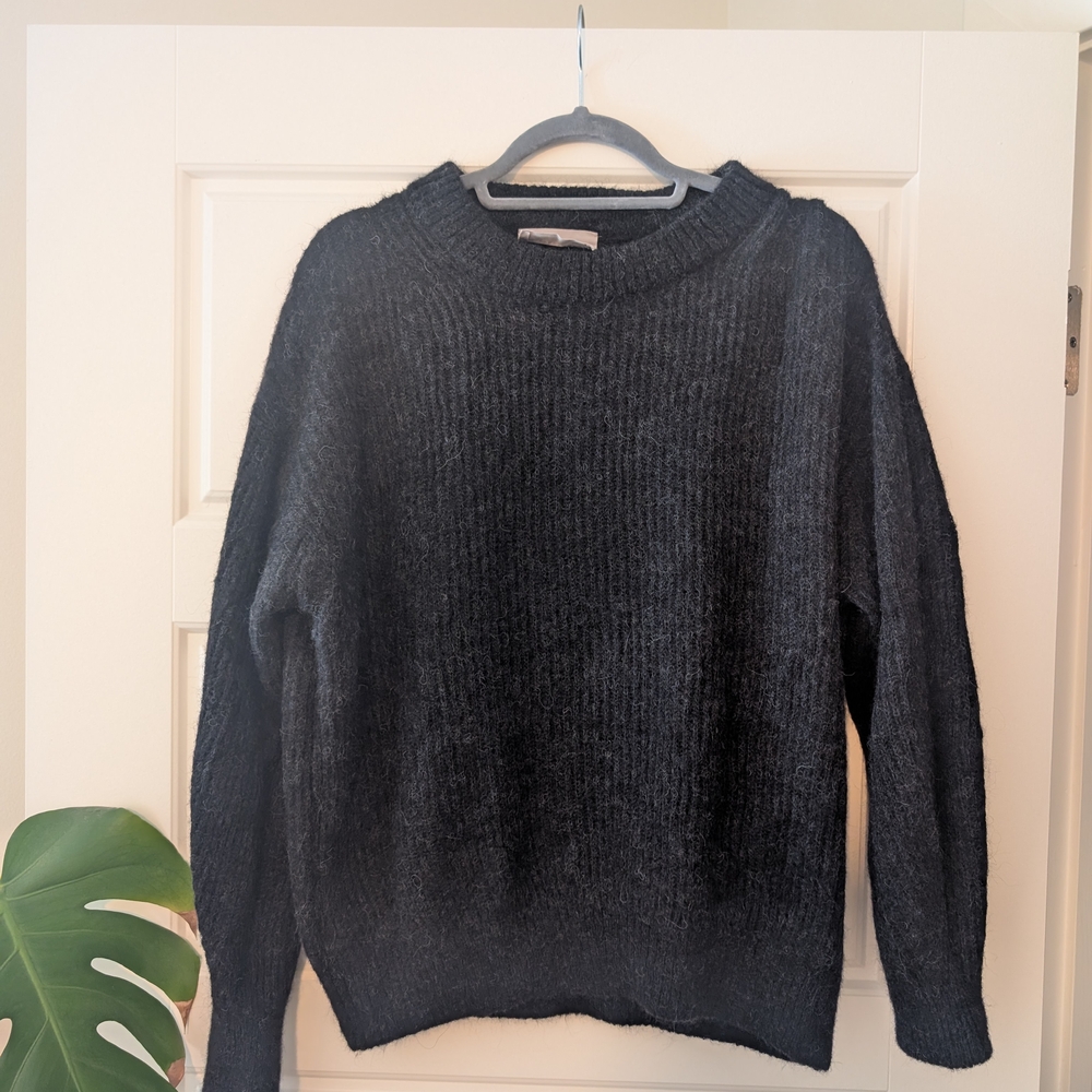 Everlane Women's Charcoal Crewneck Sweater
